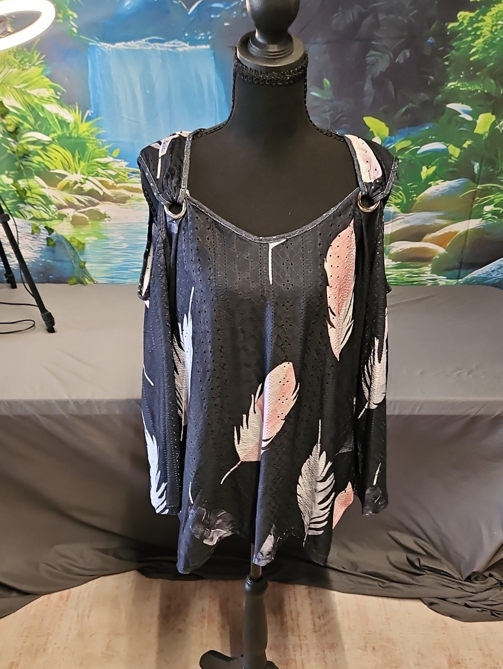 Cold-Shoulder Feather Print Tunic Top in Black and Blush